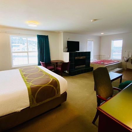 Super 8 By Wyndham 100 Mile House Ξενοδοχείο Εξωτερικό φωτογραφία