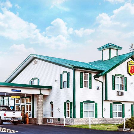 Super 8 By Wyndham 100 Mile House Ξενοδοχείο Εξωτερικό φωτογραφία
