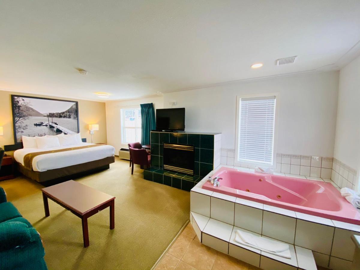 Super 8 By Wyndham 100 Mile House Ξενοδοχείο Εξωτερικό φωτογραφία