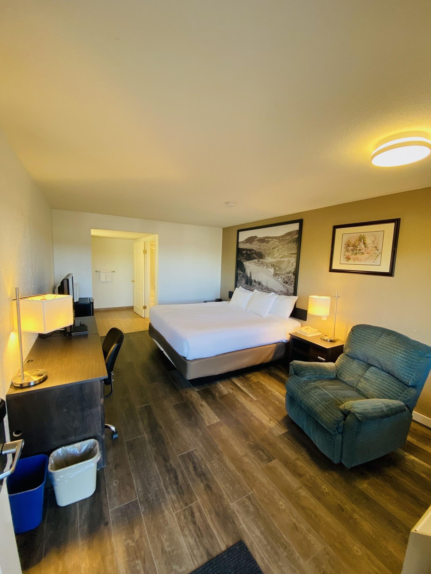 Super 8 By Wyndham 100 Mile House Ξενοδοχείο Εξωτερικό φωτογραφία