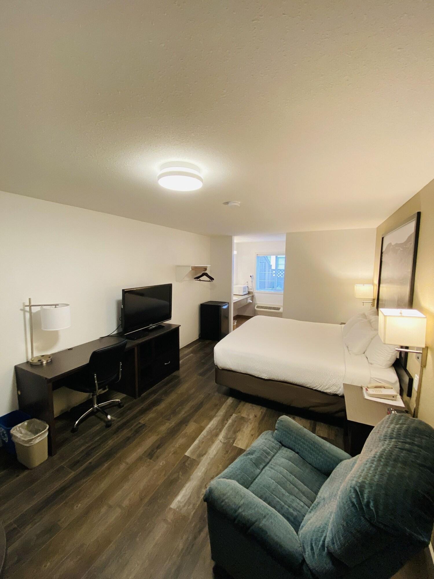 Super 8 By Wyndham 100 Mile House Ξενοδοχείο Εξωτερικό φωτογραφία
