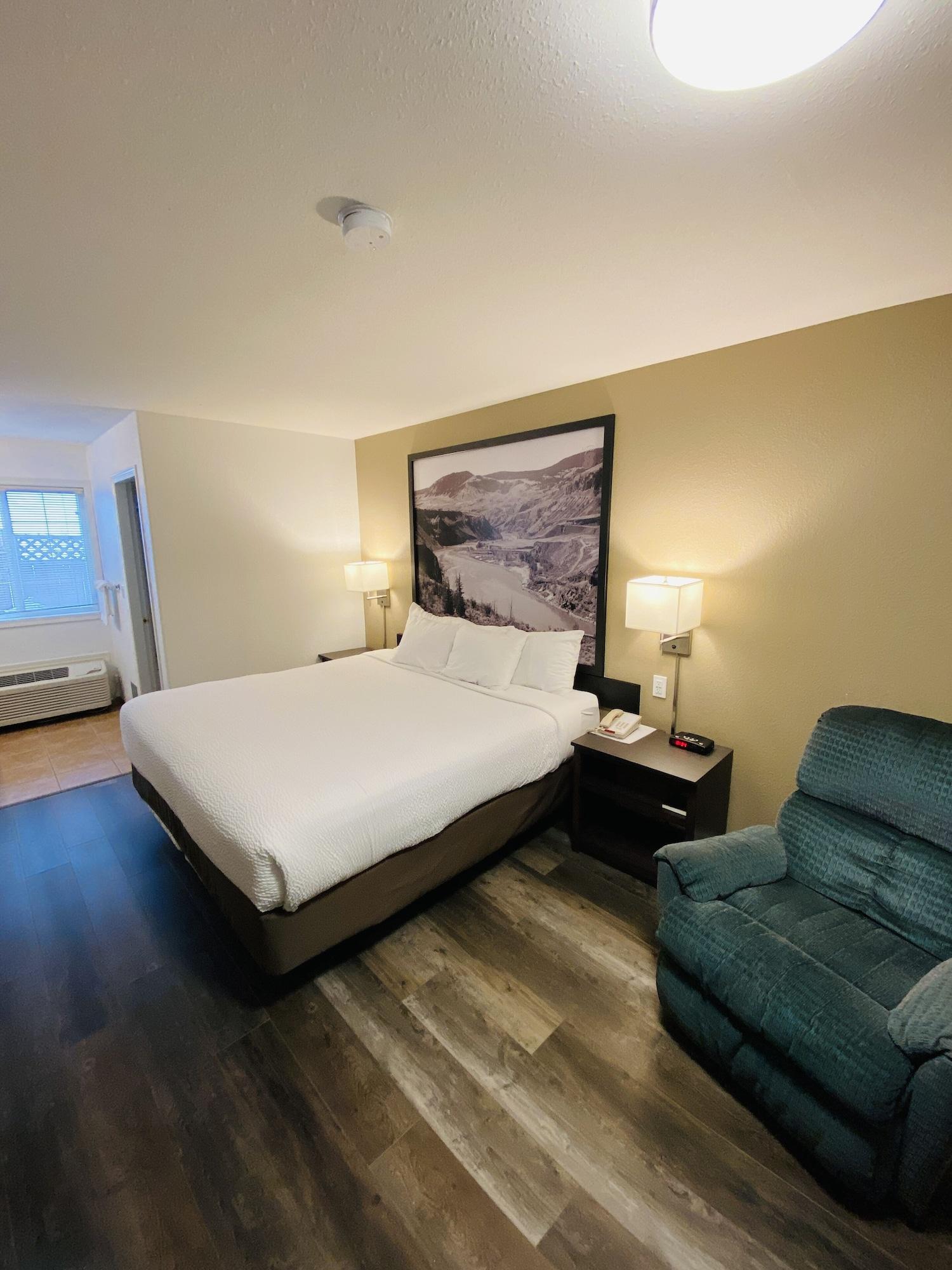 Super 8 By Wyndham 100 Mile House Ξενοδοχείο Εξωτερικό φωτογραφία