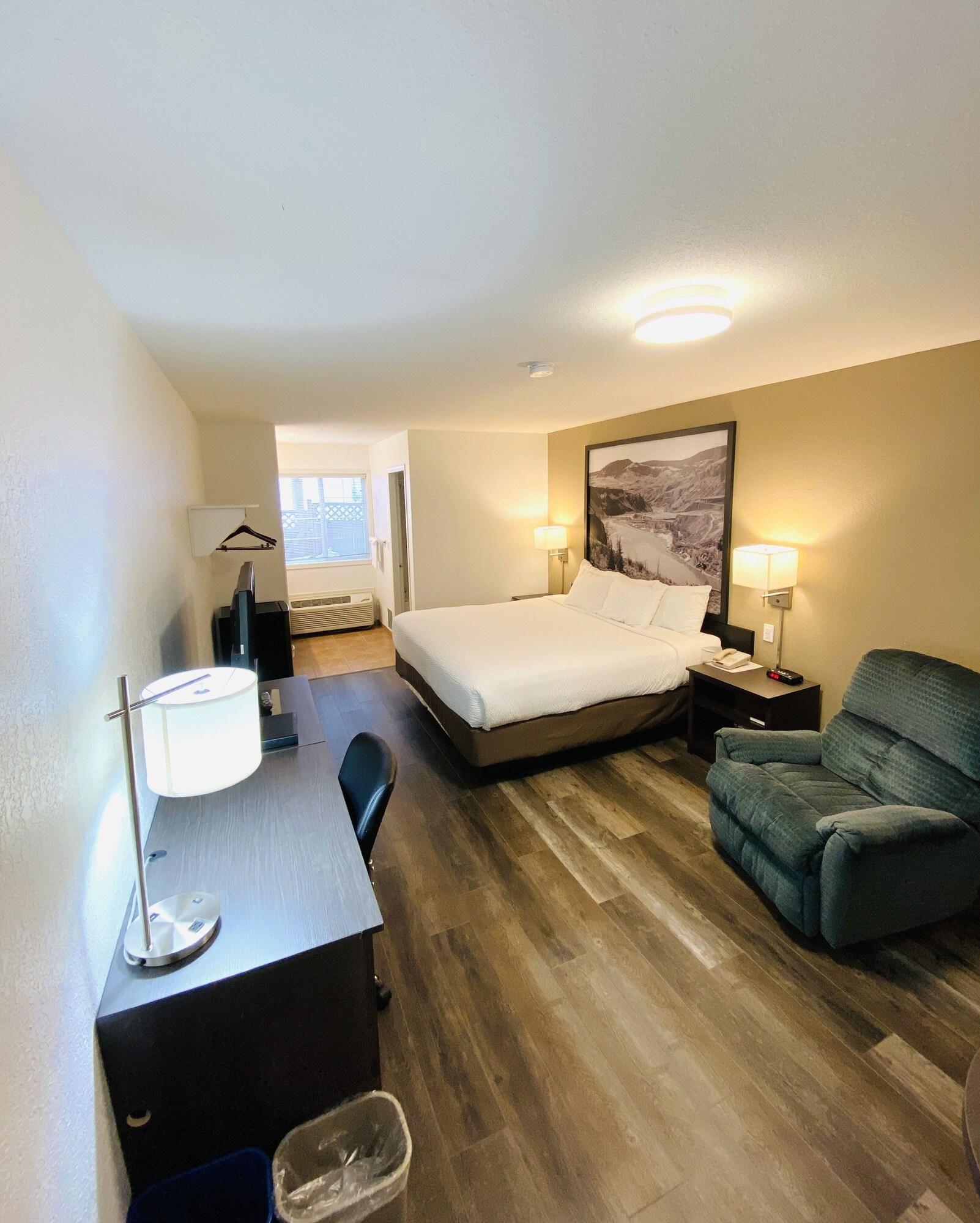 Super 8 By Wyndham 100 Mile House Ξενοδοχείο Εξωτερικό φωτογραφία