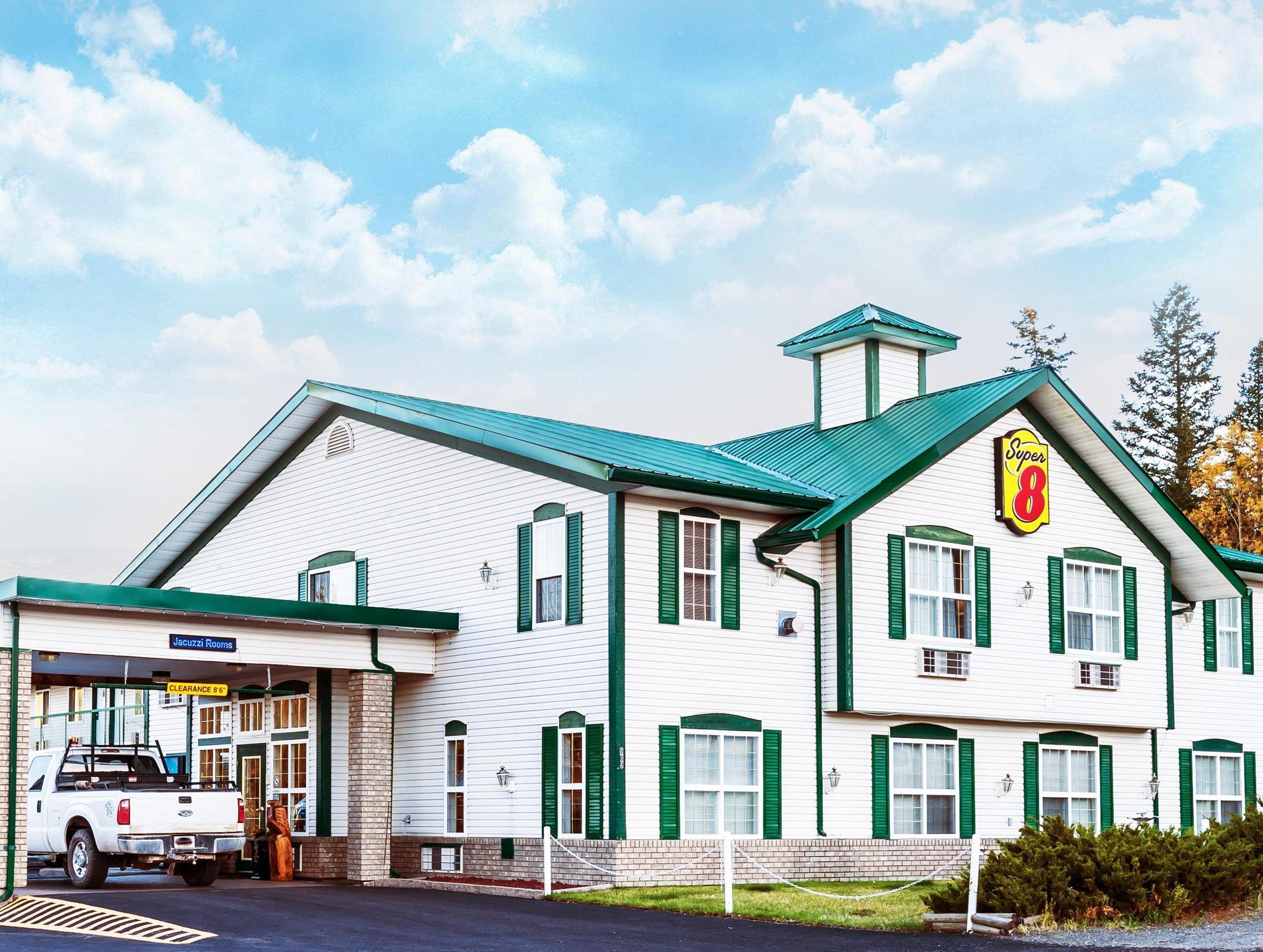 Super 8 By Wyndham 100 Mile House Ξενοδοχείο Εξωτερικό φωτογραφία