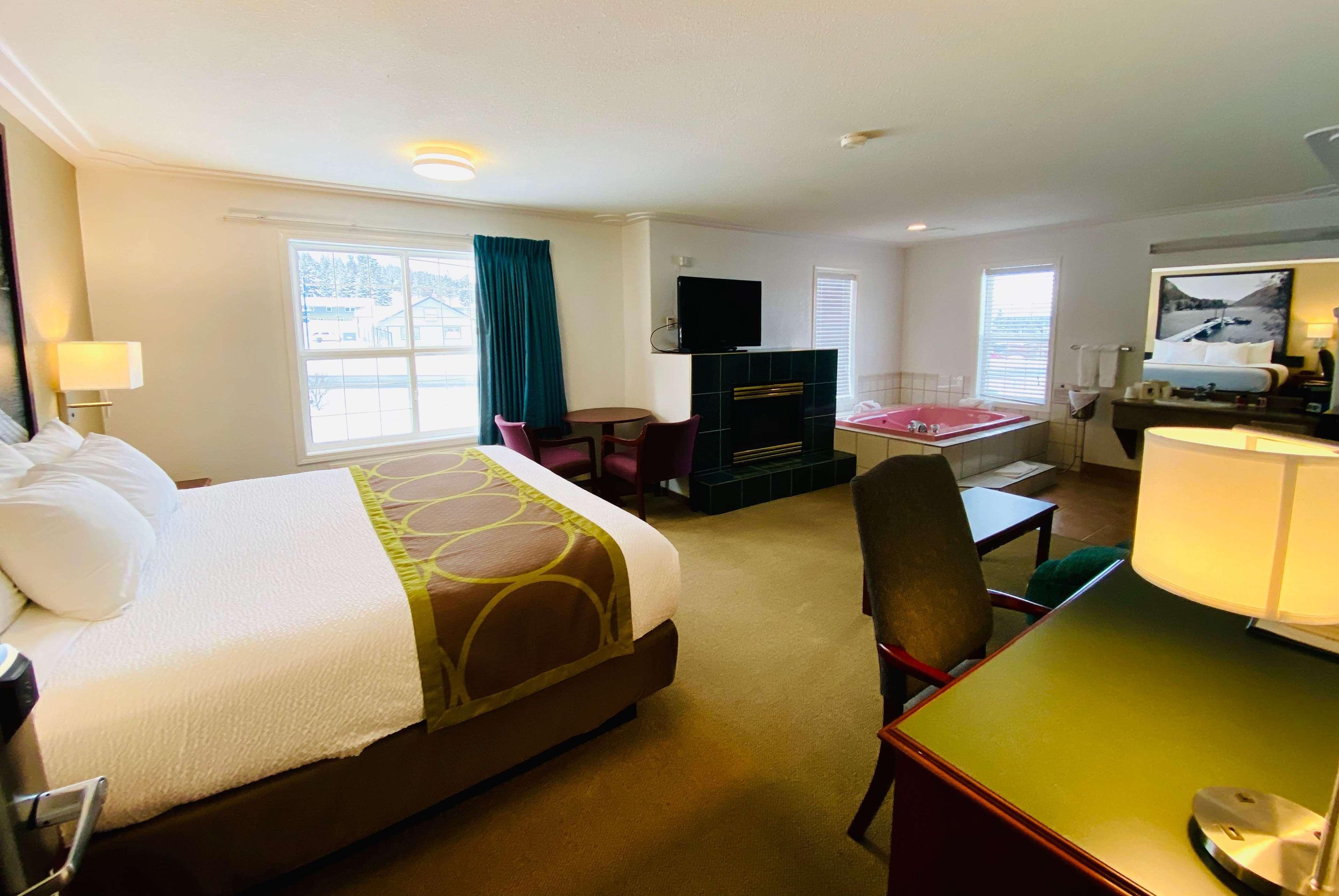 Super 8 By Wyndham 100 Mile House Ξενοδοχείο Εξωτερικό φωτογραφία