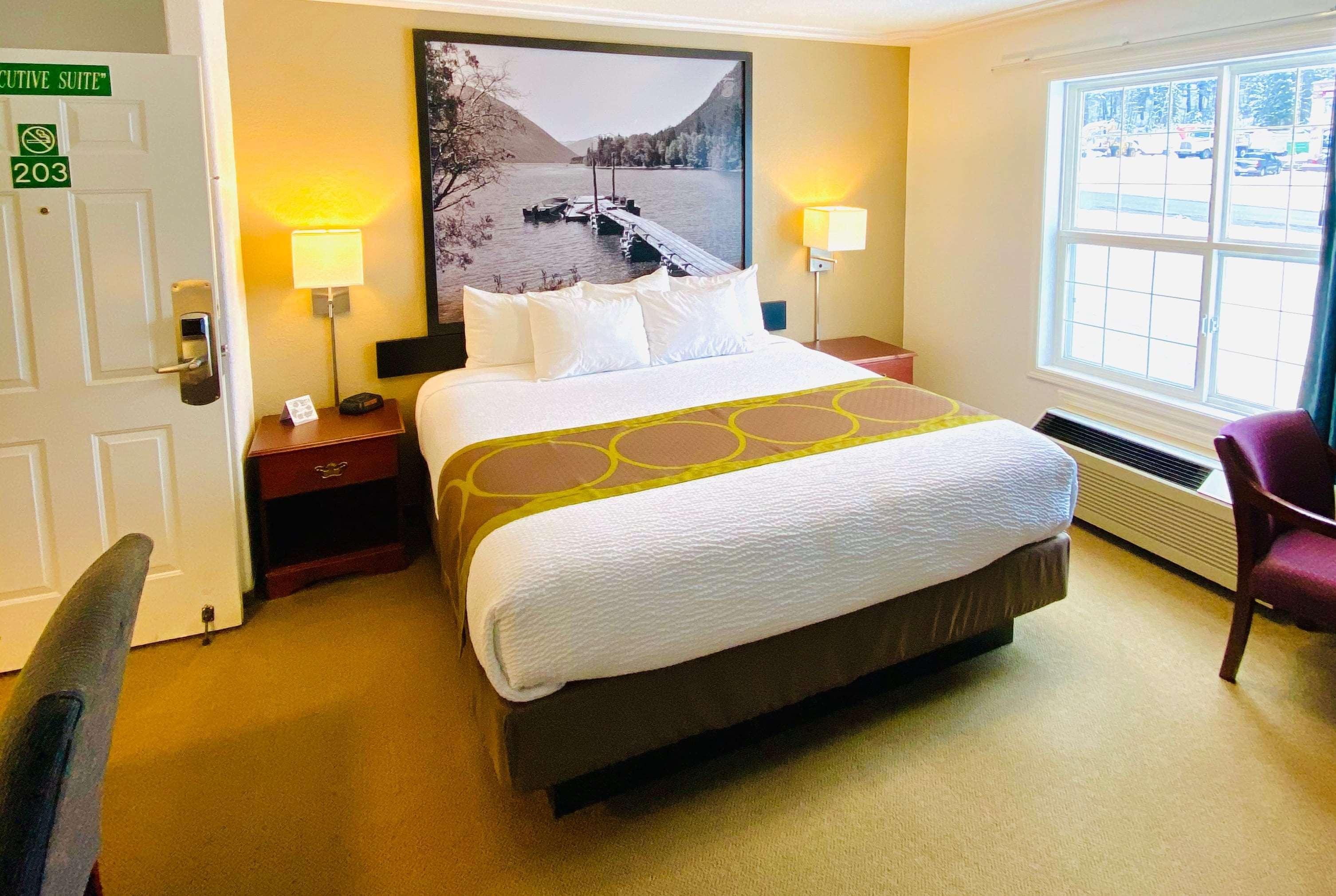 Super 8 By Wyndham 100 Mile House Ξενοδοχείο Εξωτερικό φωτογραφία